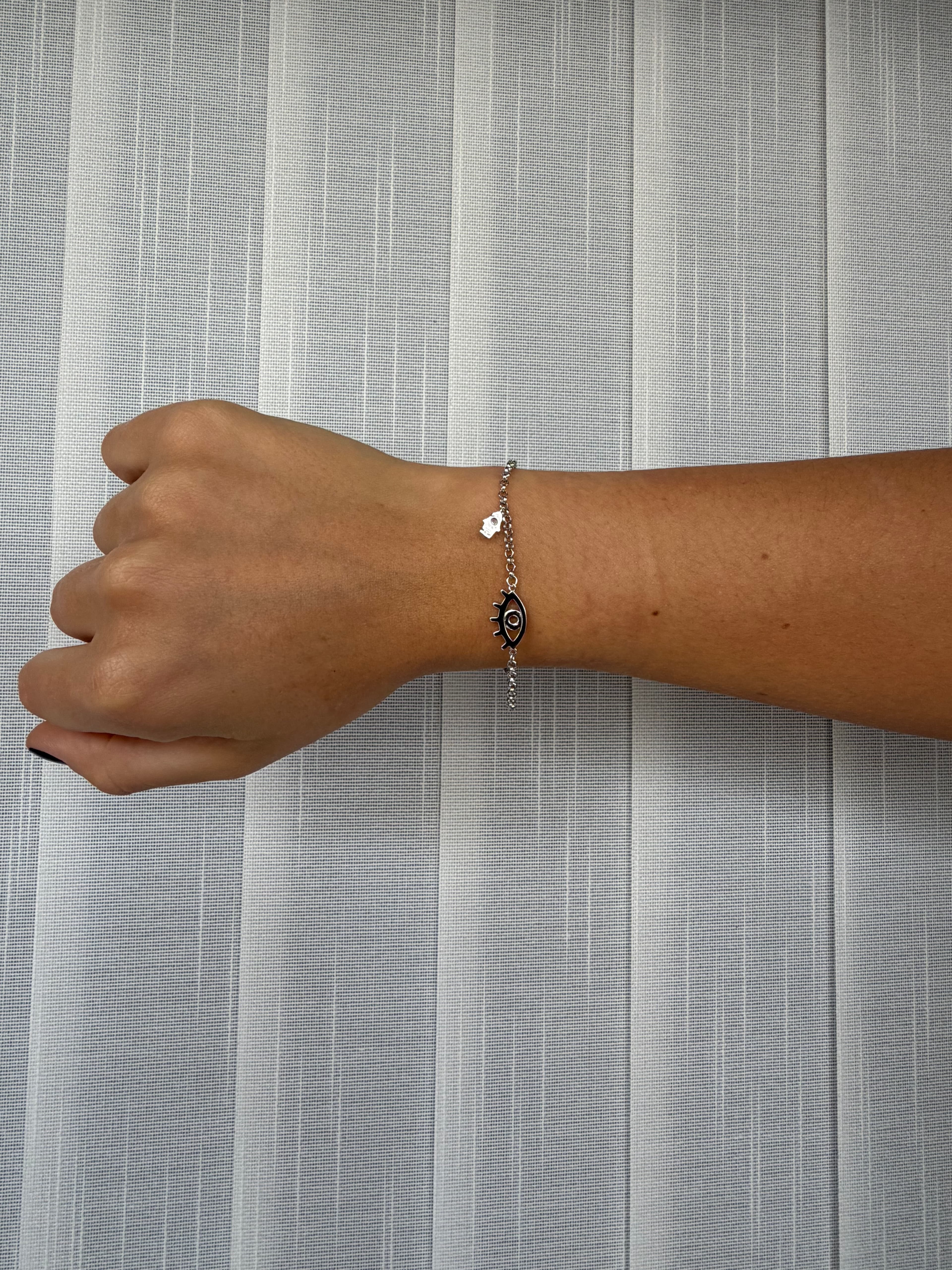 Pulsera ojito y mano