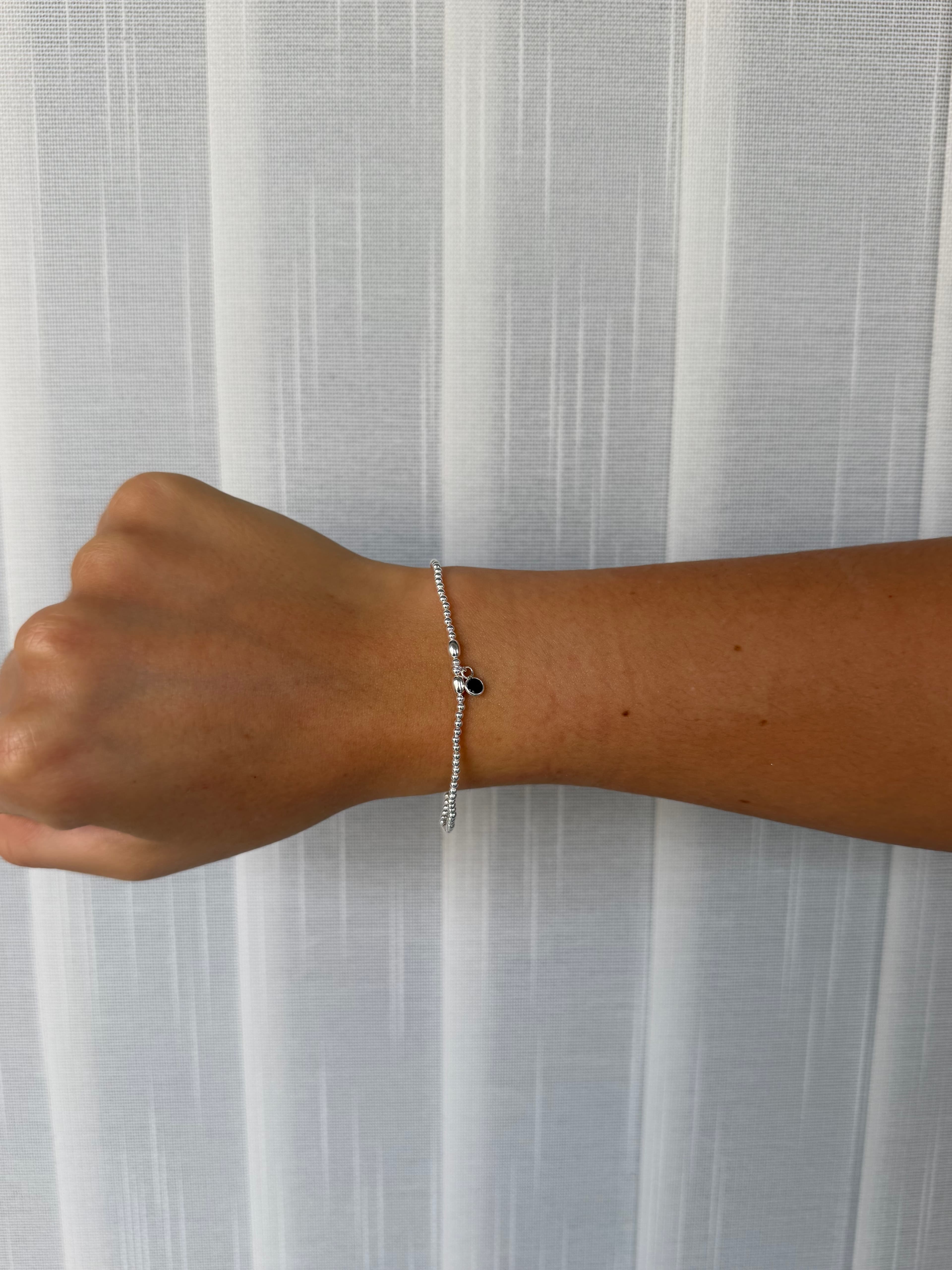 Pulsera con dije negro