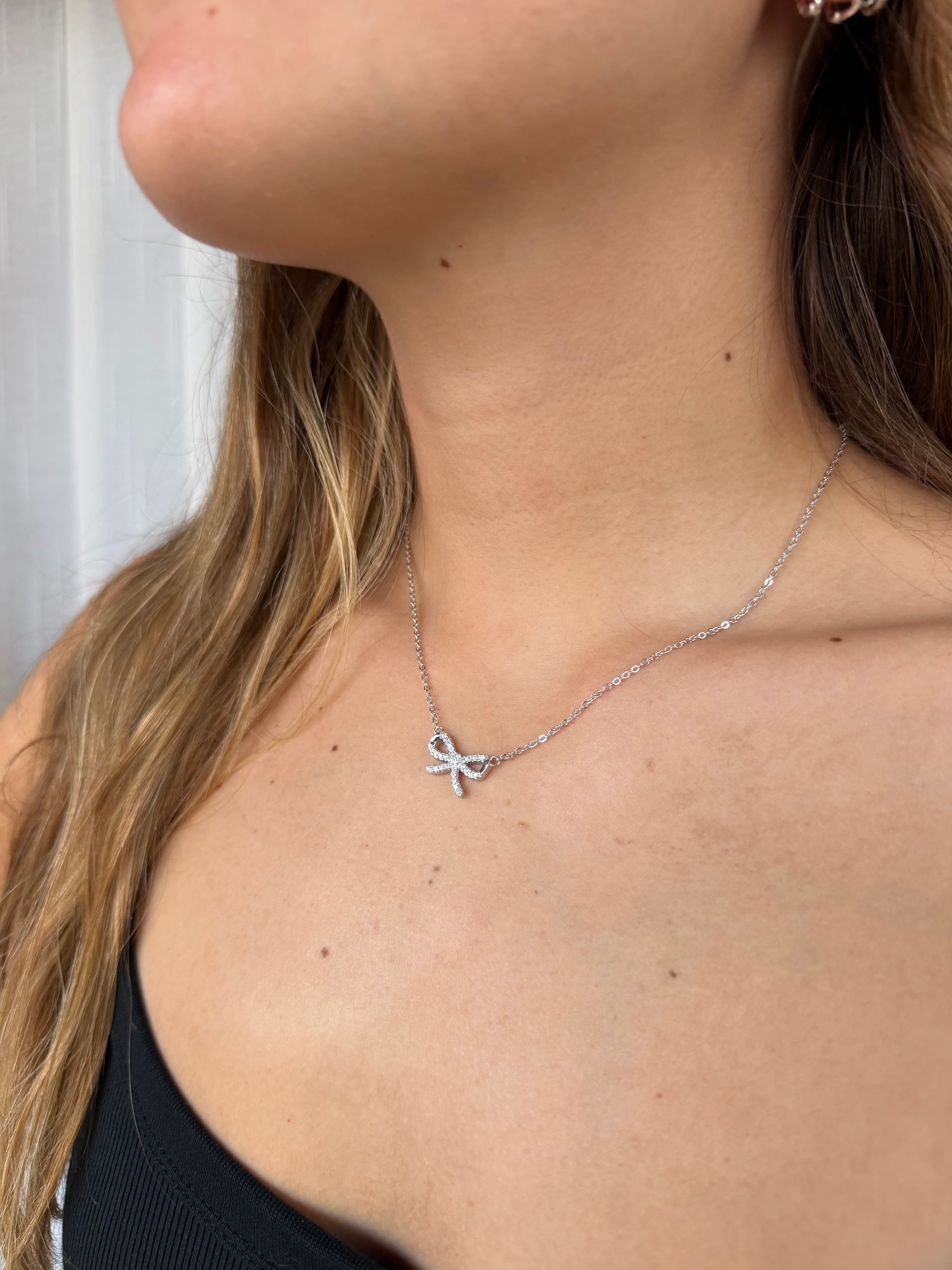 Collar moño